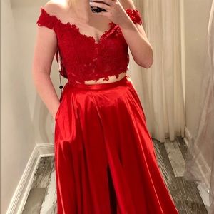 Beautiful gown with pockets! Never worn!